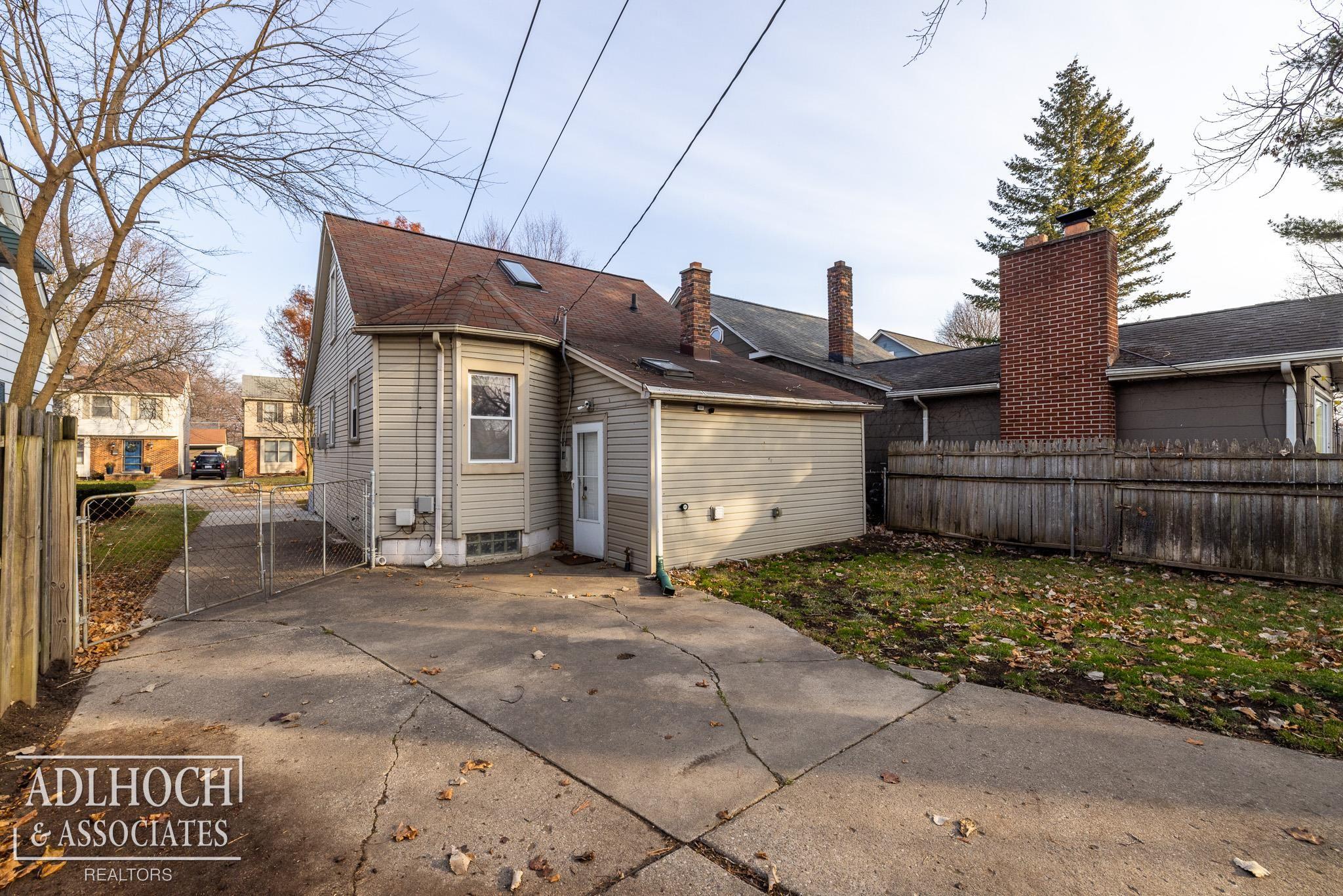 2065 Ridgemont Road Grosse Pointe, MI 48236 - Photo 20 of 26 50130348-ed306584-ed84-4187-9ee3-61ad94e6abcc.JPG