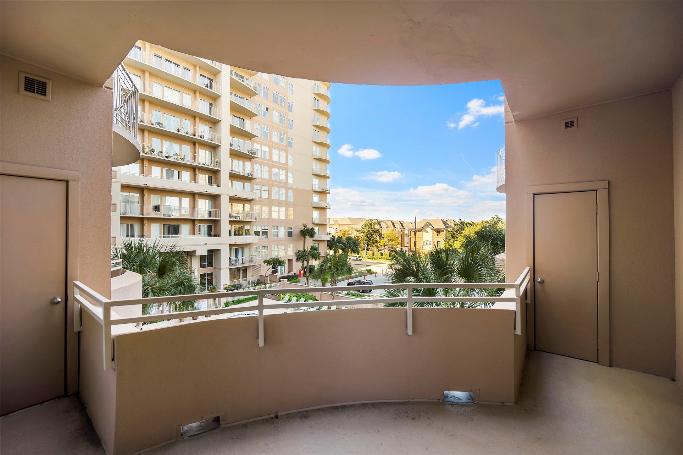 3505 Sage Road, Unit 314 Houston, TX 77056 - Photo 19 of 24 Large Balcony with privacy and 2 closets.