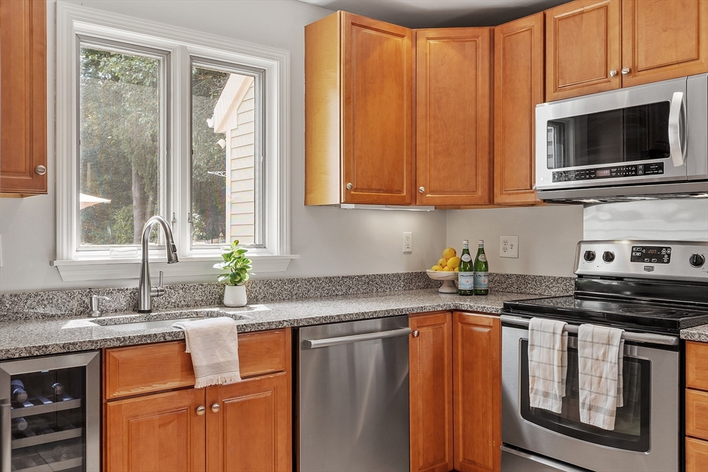 61 Fairview Road Lynnfield, MA 01940 - Photo 4 of 41 Gallery Image 4