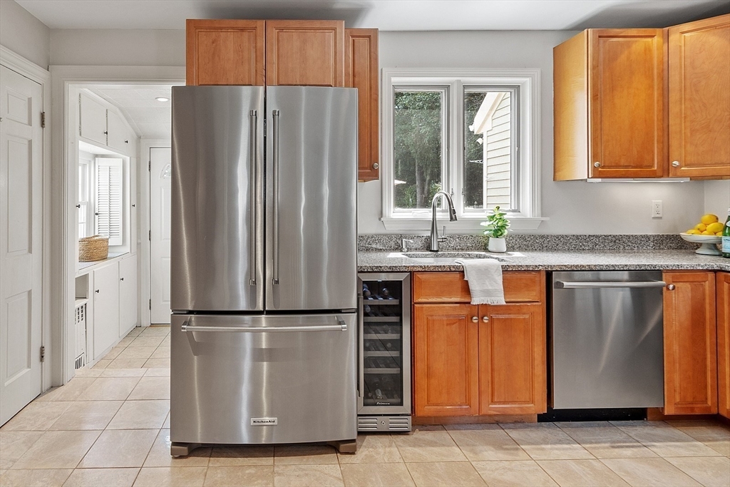61 Fairview Road Lynnfield, MA 01940 - Photo 5 of 41 Gallery Image 5