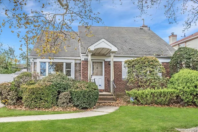 $989,000 | 1683 Stewart Avenue, New Hyde Park, NY 11040