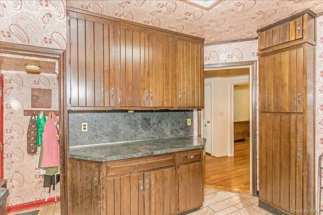 $989,000 | 1683 Stewart Avenue, New Hyde Park, NY 11040