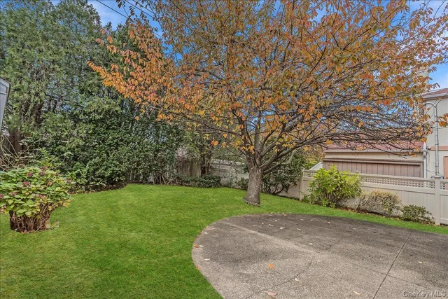 $989,000 | 1683 Stewart Avenue, New Hyde Park, NY 11040