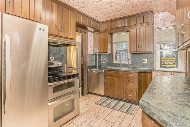 $989,000 | 1683 Stewart Avenue, New Hyde Park, NY 11040