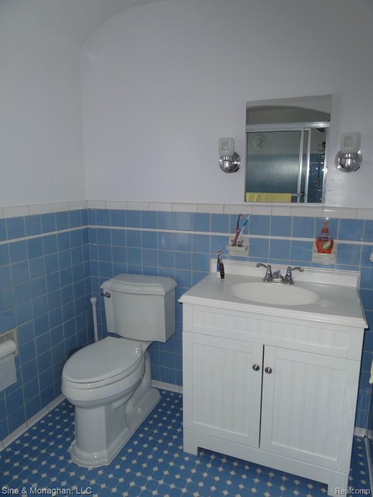 449 Roland Road Grosse Pointe, MI 48236 - Photo 21 of 28 DSC05618.jpg