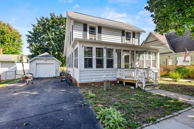 $255,000 | 616 West Street, Baraboo, WI 53913