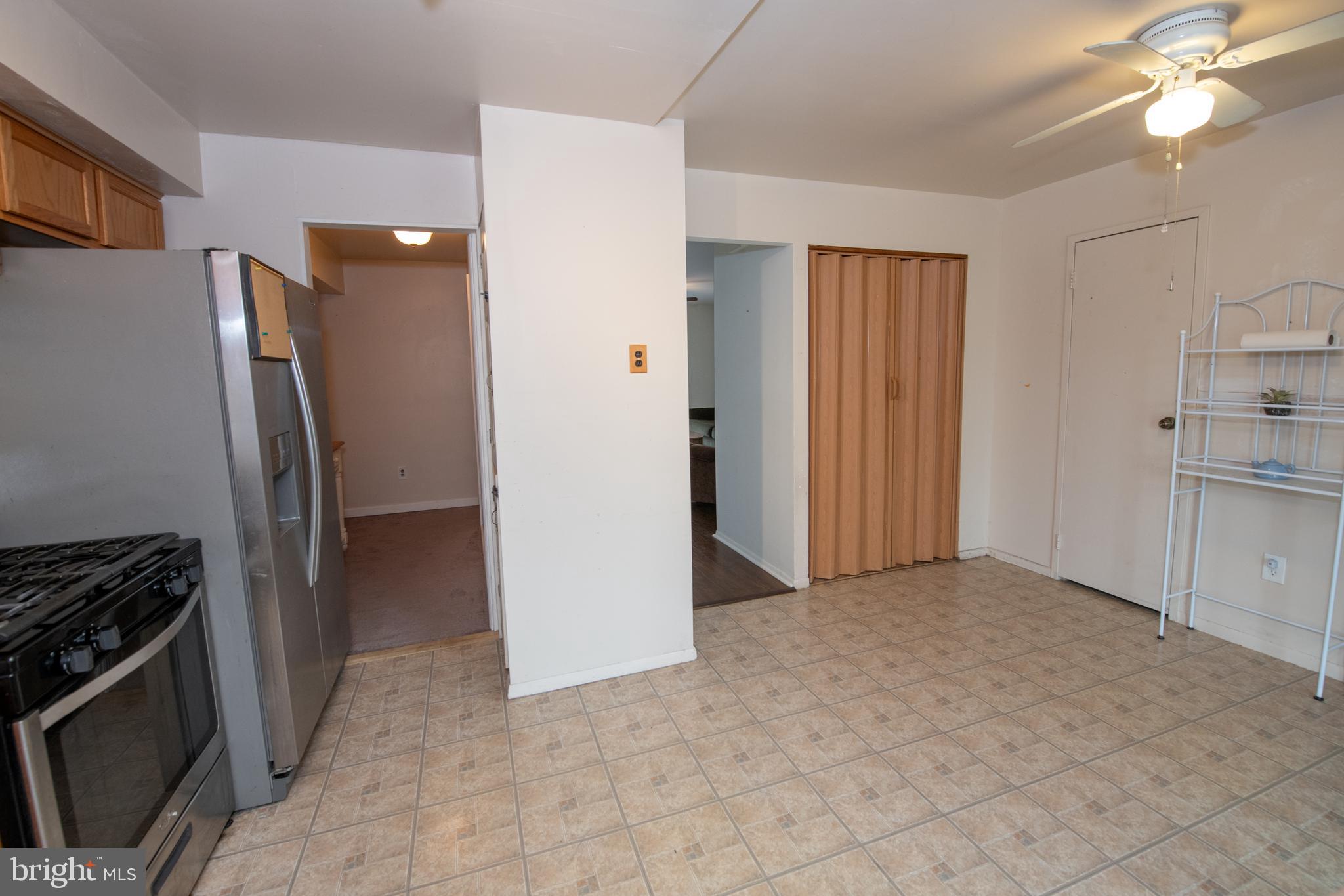 11885 Academy Road, Unit I2 Philadelphia, PA 19154 - Photo 14 of 38 Kitchen/Dining Room