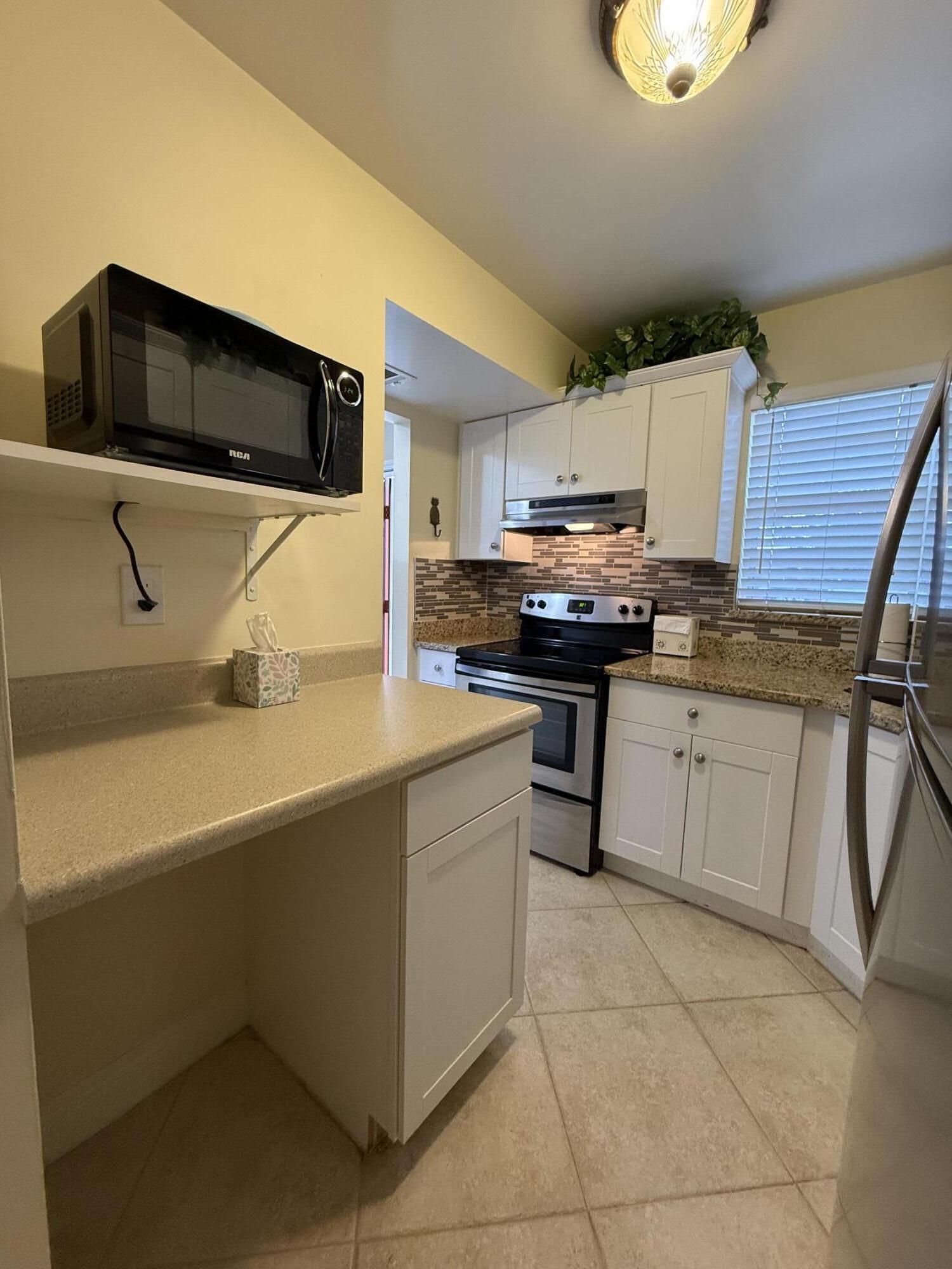 1961 Southwest Palm City Road, Unit 31C Stuart, FL 34994 - Photo 7 of 40 kitchen 5