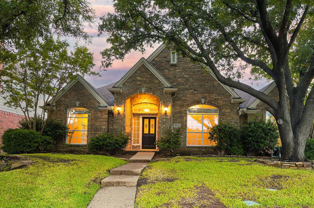 a view of a house with a yard