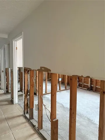 a view of entryway with livingroom