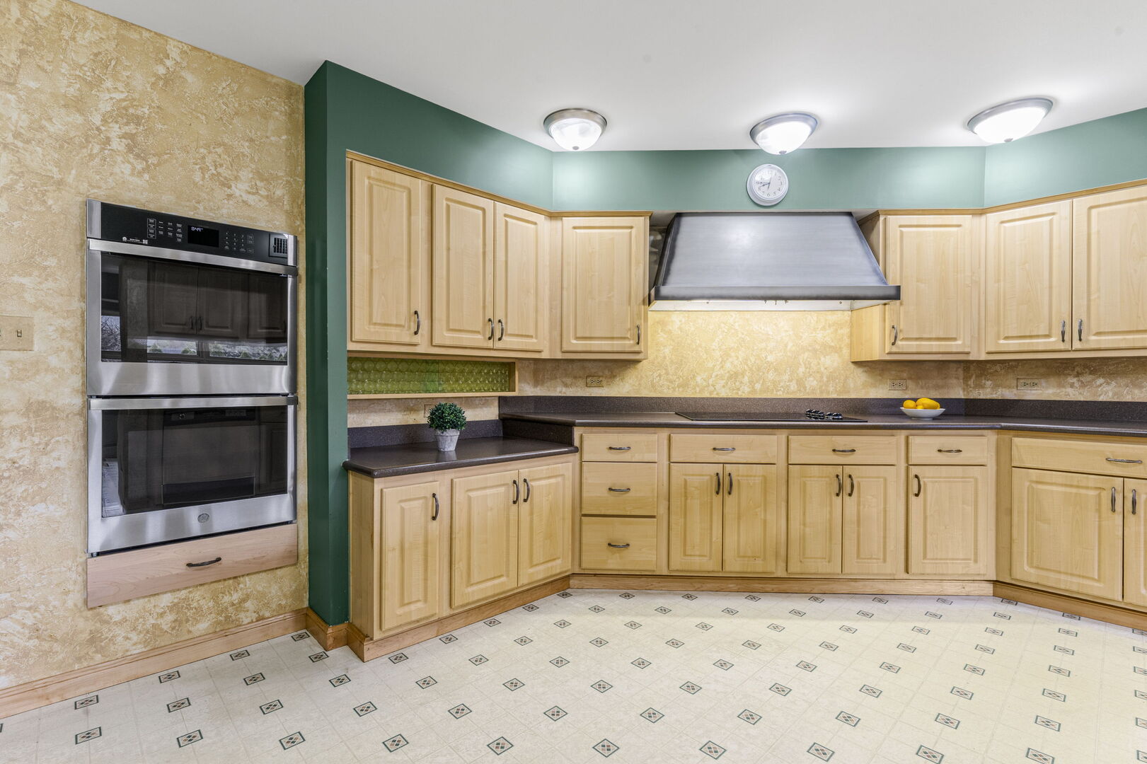 231 Bartram Road Riverside, IL 60546 - Photo 11 of 38 Gallery Image 11