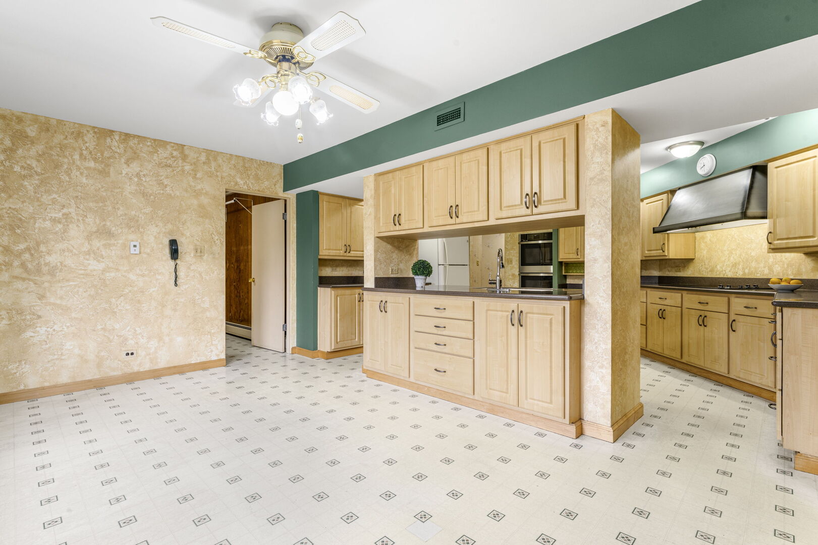 231 Bartram Road Riverside, IL 60546 - Photo 12 of 38 Gallery Image 12
