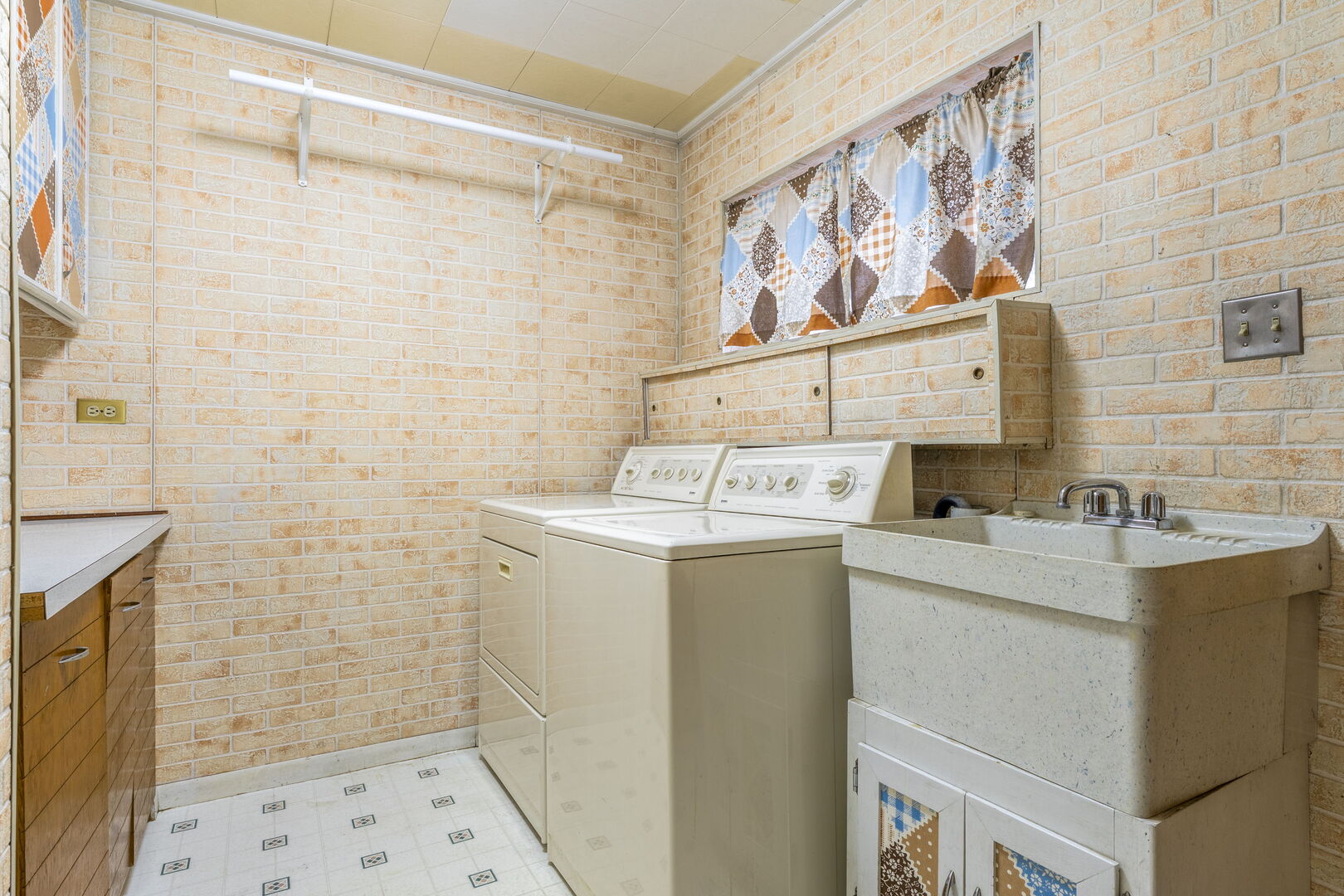 231 Bartram Road Riverside, IL 60546 - Photo 15 of 38 Gallery Image 15
