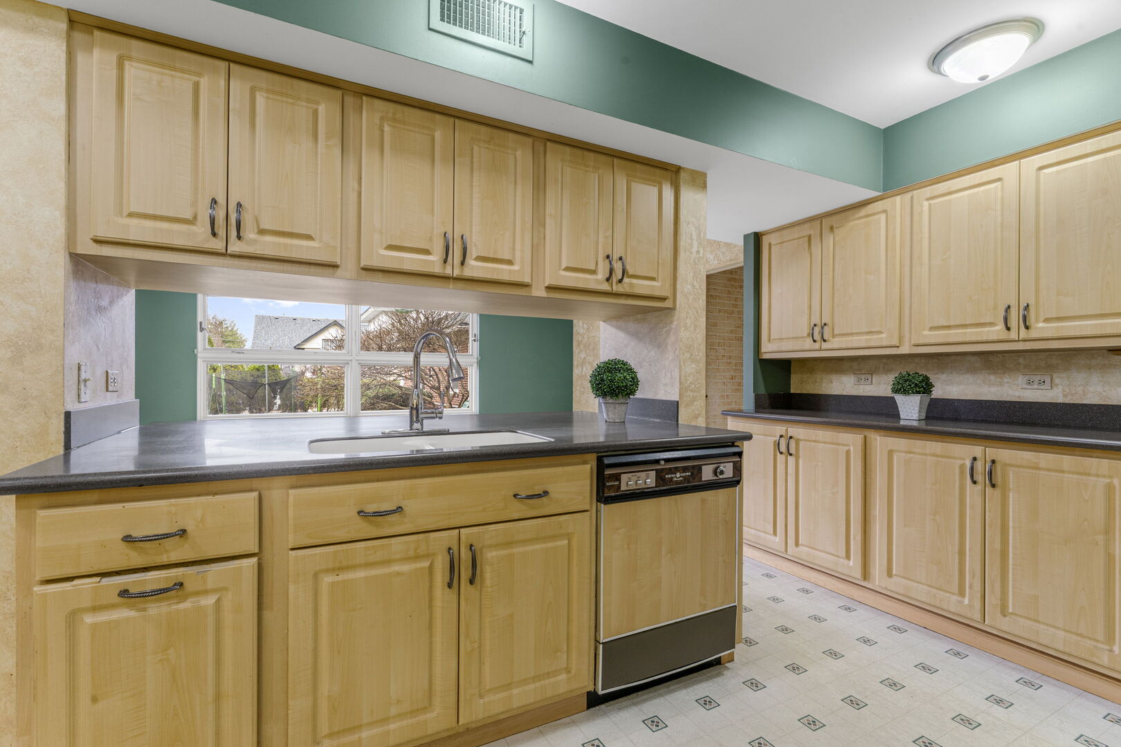 231 Bartram Road Riverside, IL 60546 - Photo 9 of 38 Gallery Image 9