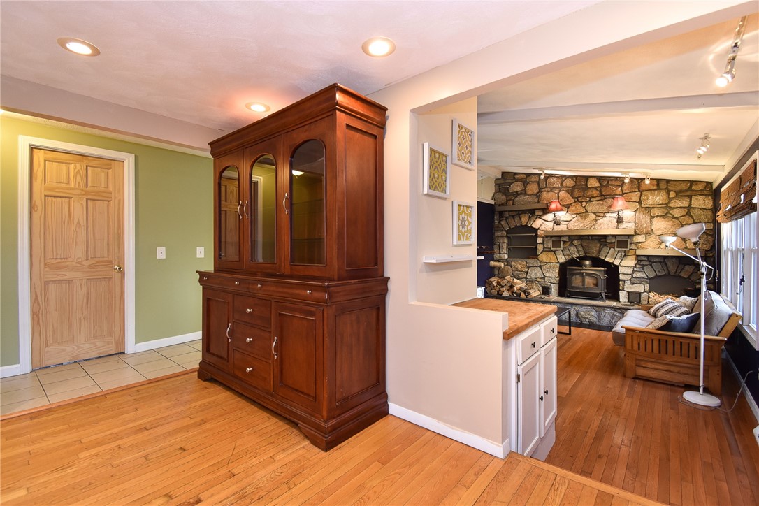 374 Rocky Hill Road Scituate, RI 02857 - Photo 8 of 29 Sitting area/dining room