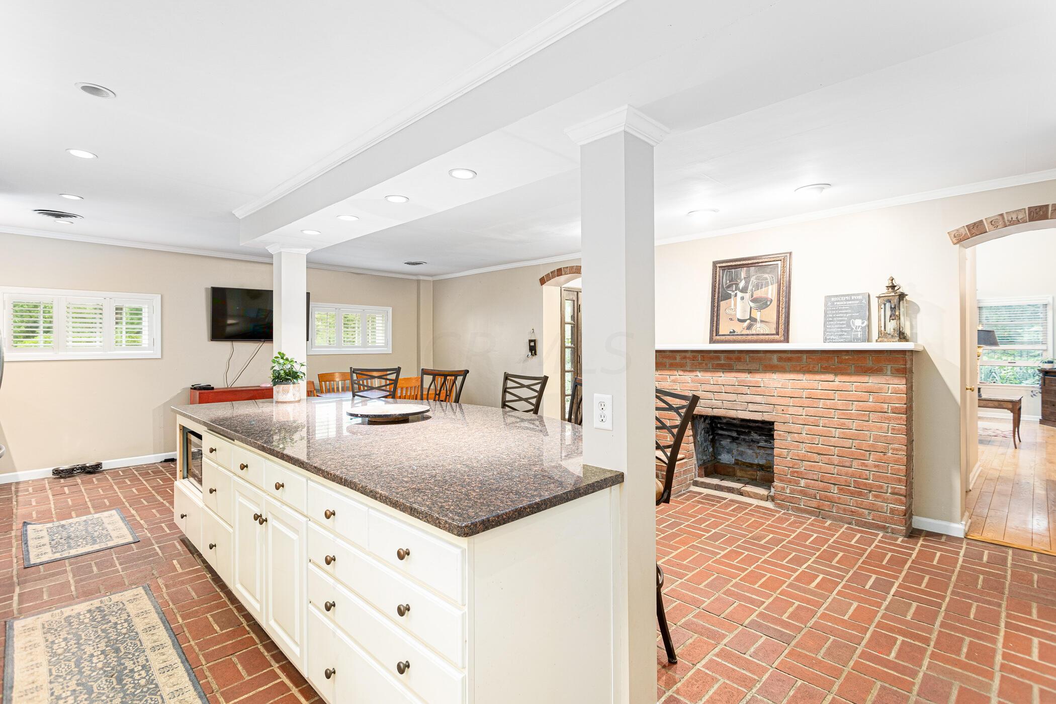 2751 Zollinger Road Columbus, OH 43221 - Photo 9 of 62 2751 Zollinger Rd -51