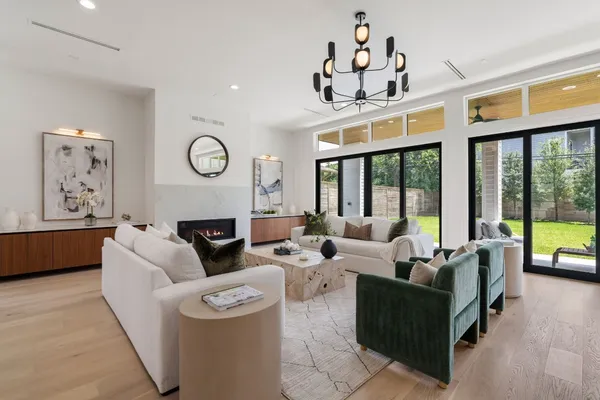 $1,850,000 | 963 West 41st Street, Houston, TX 77018
