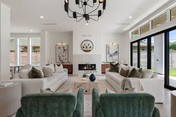 $1,850,000 | 963 West 41st Street, Houston, TX 77018