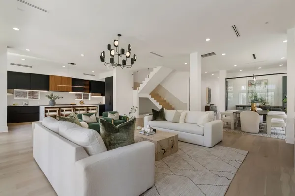 $1,850,000 | 963 West 41st Street, Houston, TX 77018