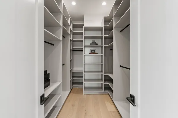 $1,850,000 | 963 West 41st Street, Houston, TX 77018