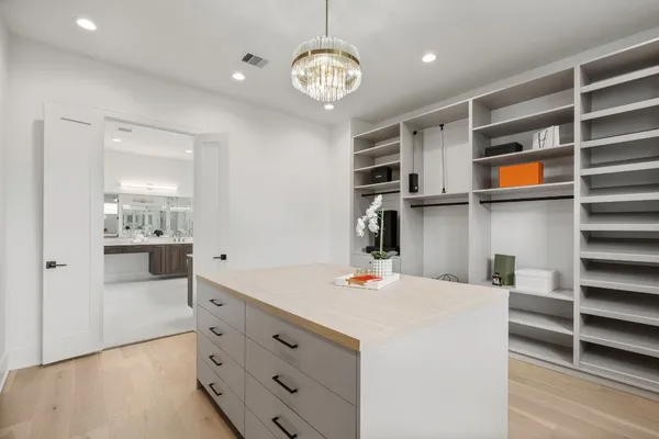 $1,850,000 | 963 West 41st Street, Houston, TX 77018