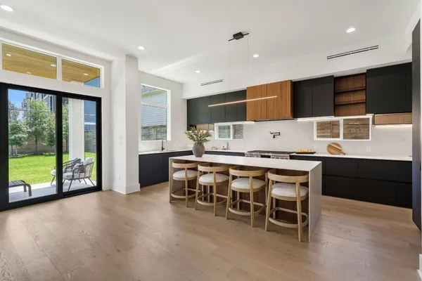 $1,850,000 | 963 West 41st Street, Houston, TX 77018