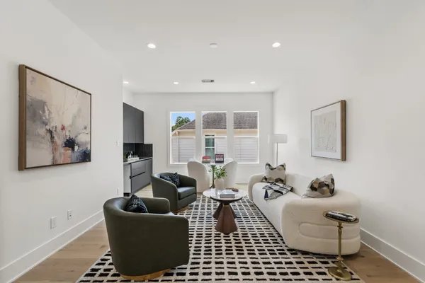 $1,850,000 | 963 West 41st Street, Houston, TX 77018