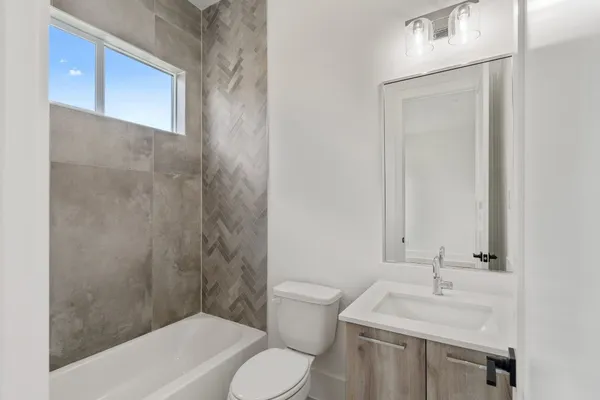 $1,850,000 | 963 West 41st Street, Houston, TX 77018