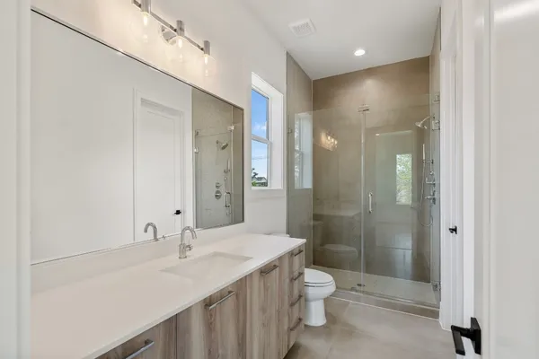 $1,850,000 | 963 West 41st Street, Houston, TX 77018