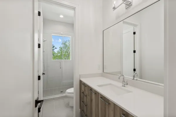 $1,850,000 | 963 West 41st Street, Houston, TX 77018