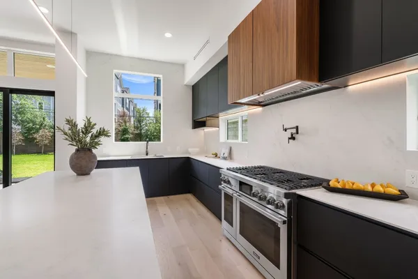 $1,850,000 | 963 West 41st Street, Houston, TX 77018