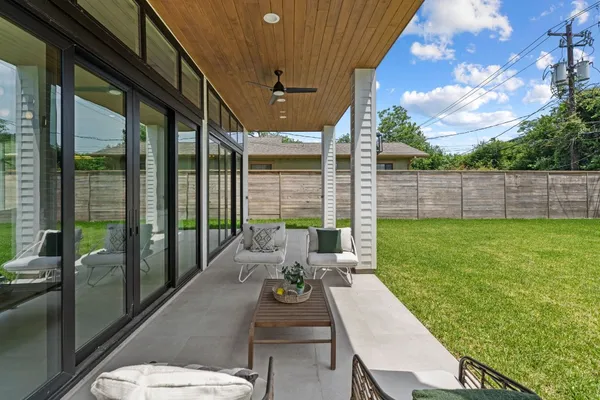 $1,850,000 | 963 West 41st Street, Houston, TX 77018