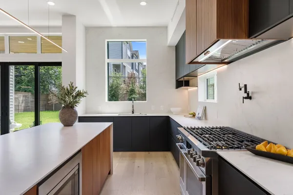 $1,850,000 | 963 West 41st Street, Houston, TX 77018
