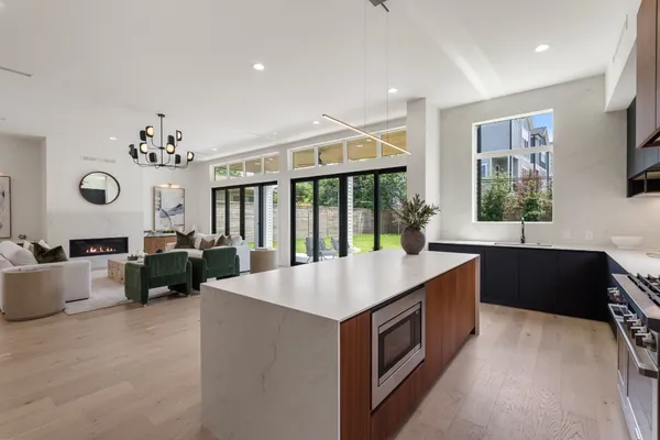 $1,850,000 | 963 West 41st Street, Houston, TX 77018