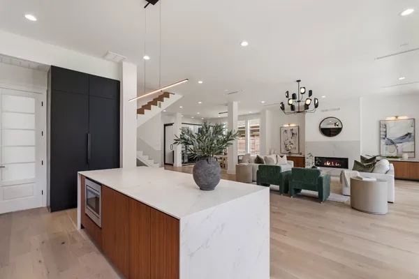 $1,850,000 | 963 West 41st Street, Houston, TX 77018
