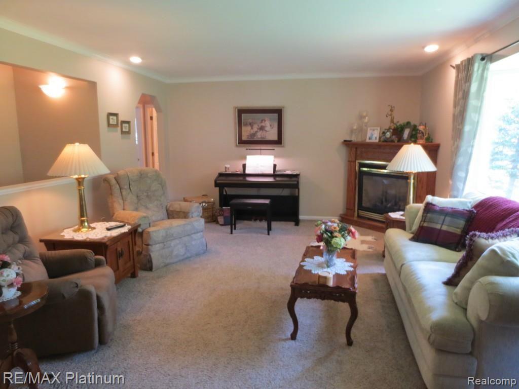 7402 Armstrong Road Howell, MI 48855 - Photo 10 of 34 IMG_0550.jpg
