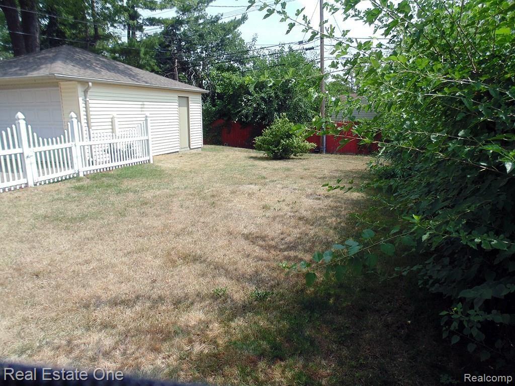 8043 Pardee Road Taylor, MI 48180 - Photo 25 of 27 DSC01009Pardee 8043 MLS.jpg