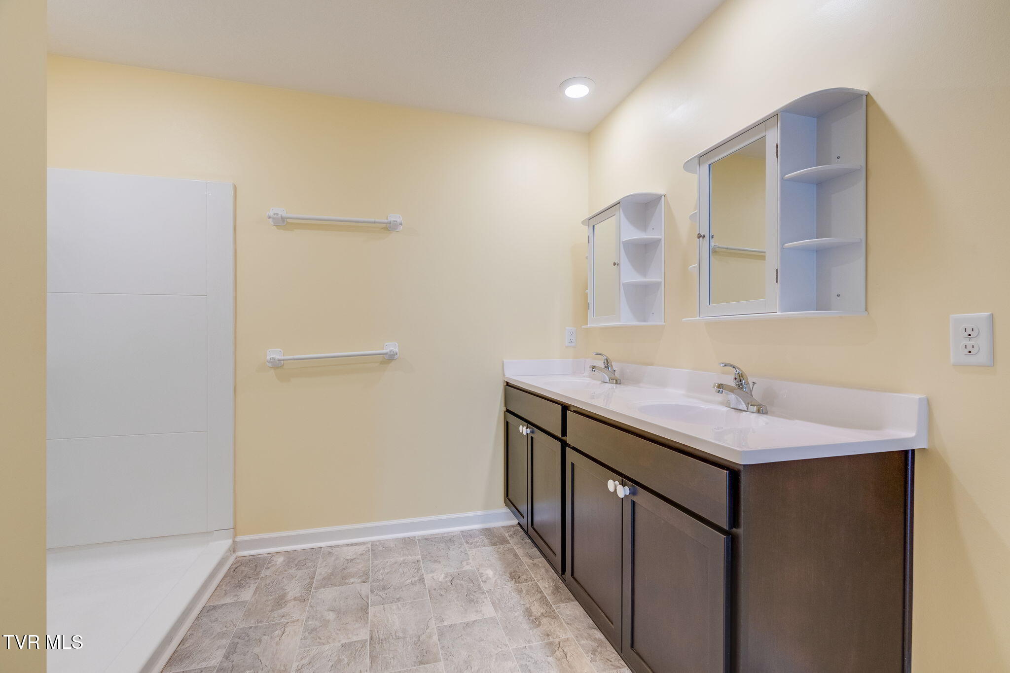 1245 Stamp Lodge Road Kingsport, TN 37660 - Photo 24 of 40 019-Primary Bath