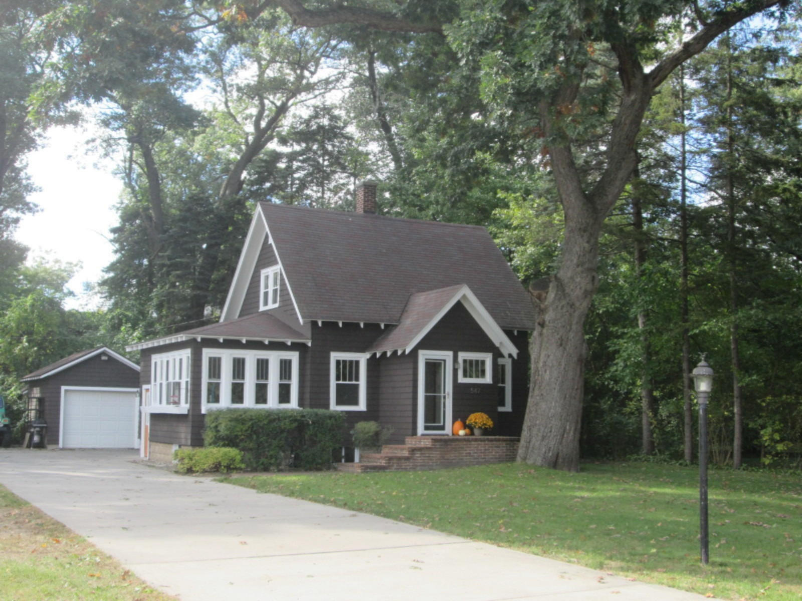 547 Ridge Avenue Spring Lake, MI 49456 - Photo 2 of 24 IMG_3525