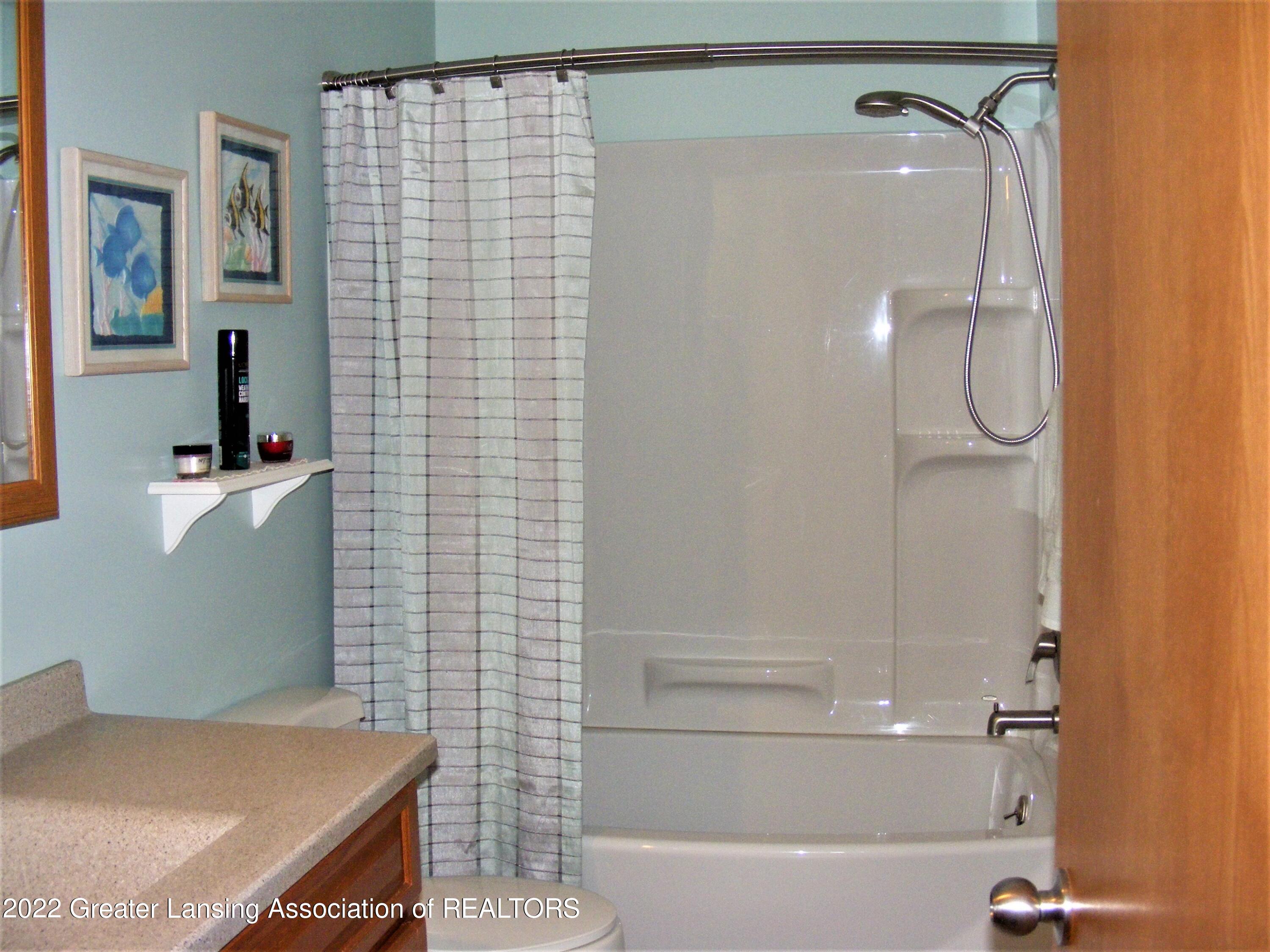 2183 Arch Road Eaton Rapids, MI 48827 - Photo 17 of 34 Bathroom