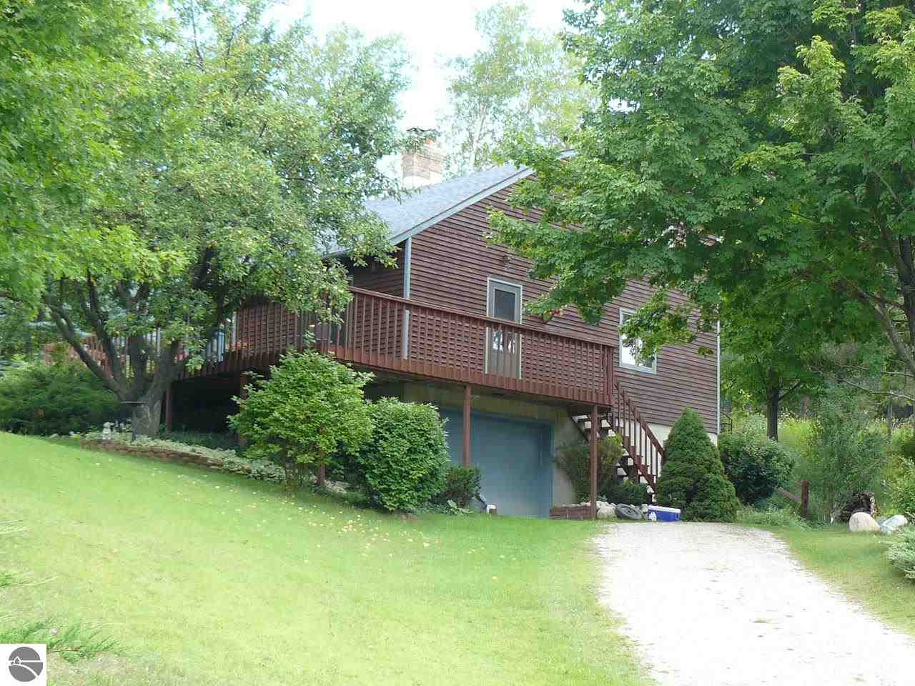 8103 South Lakeview Road Traverse City, MI 49684 - Photo 1 of 31 1775122.JPG