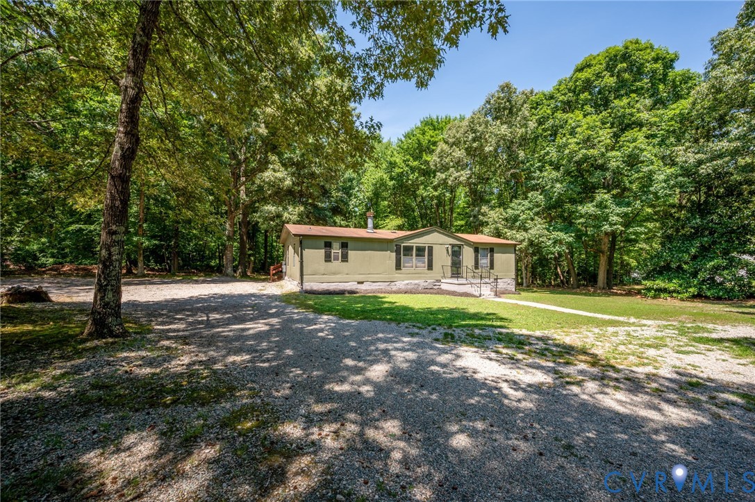 3877 Maidens Road Powhatan, VA 23139 - Photo 3 of 26