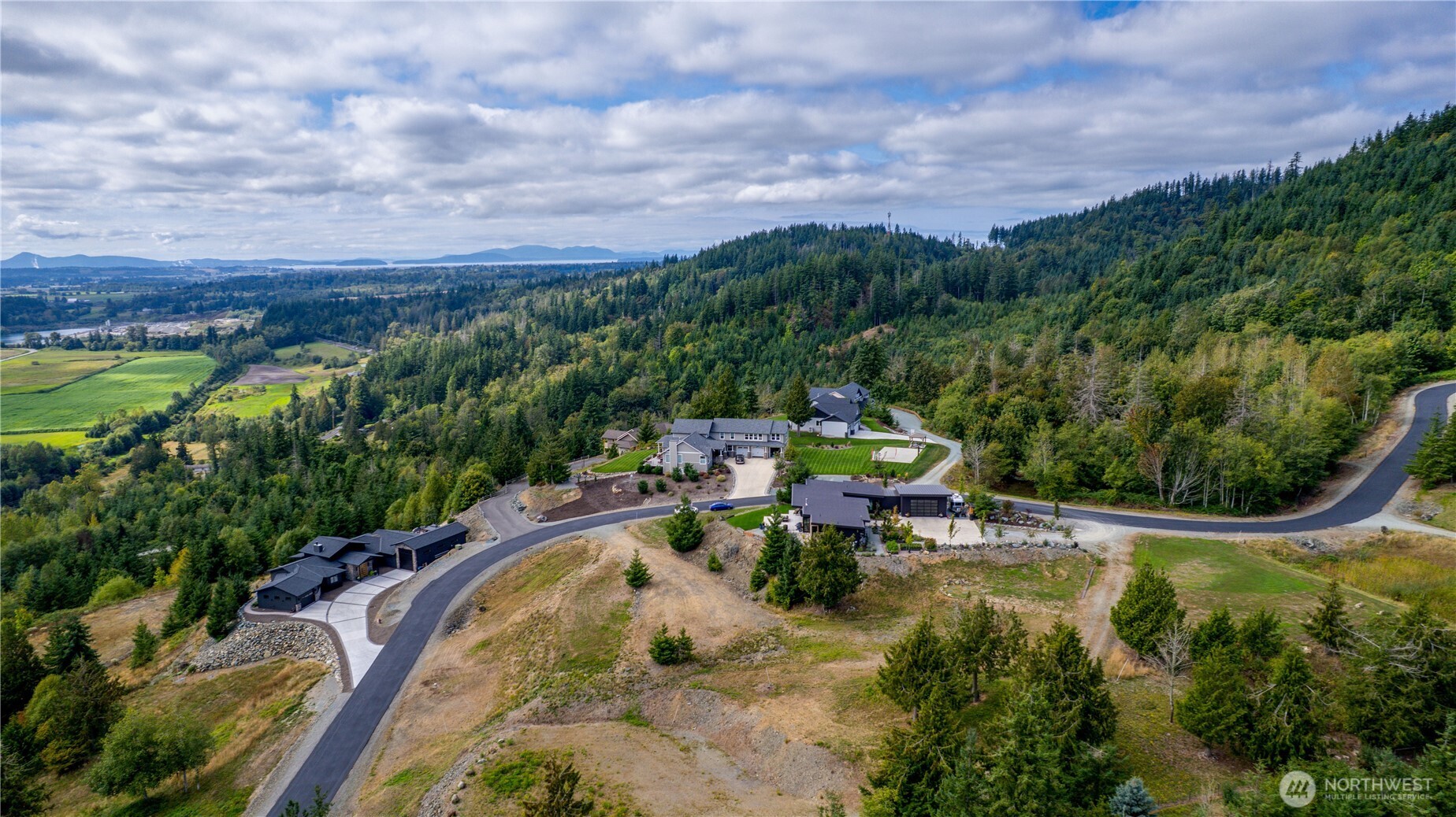 7583 Avalon Heights Way Sedro-Woolley, WA 98284 - Photo 23 of 28 a view of swimming pool with a garden