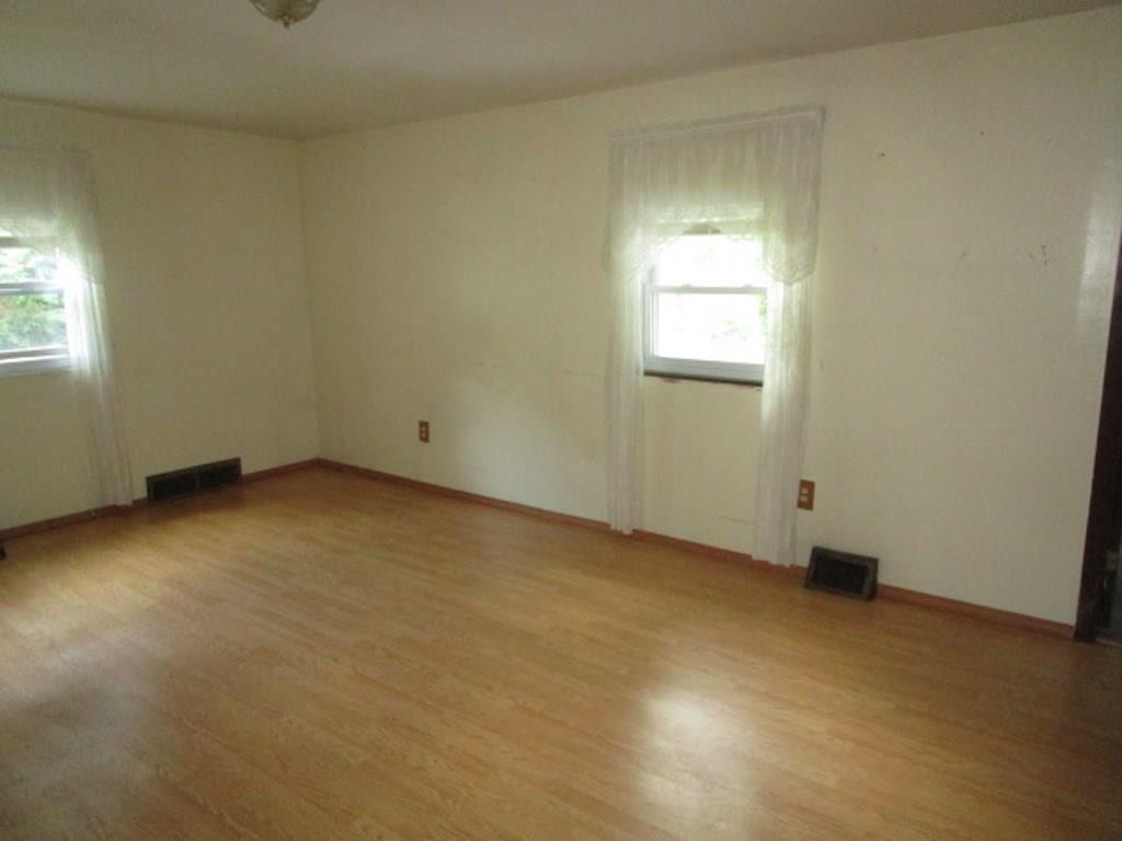7052 Pleasant Valley Road Irwin, PA 15642 - Photo 3 of 15 Gallery Image 3