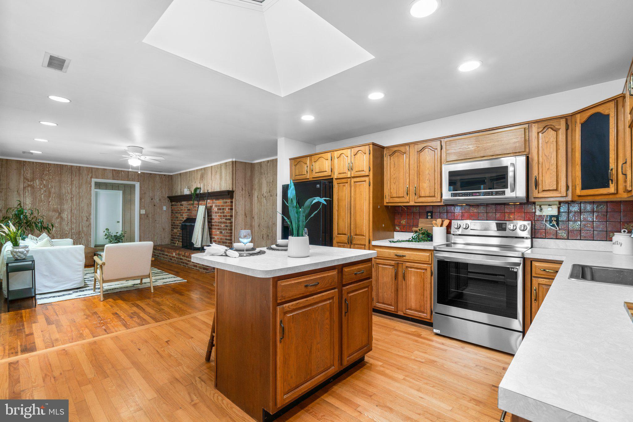 12412 Hall Shop Road Fulton, MD 20759 - Photo 24 of 97 Main level; great kitchen space.