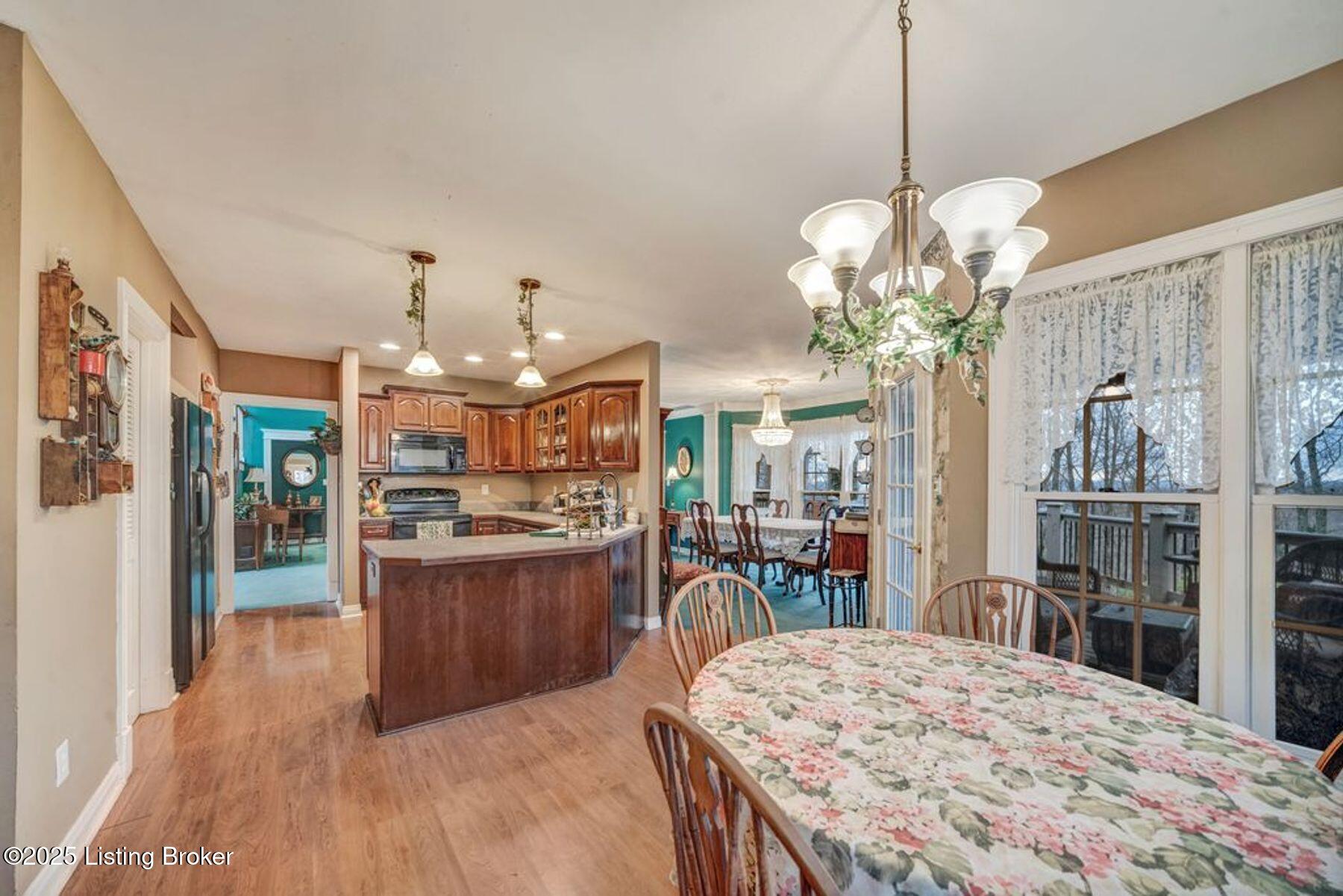 2021 Hillcircle Road Louisville, KY 40214 - Photo 16 of 46 photo_online_037