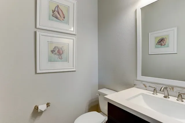 $739,900 | 3921 Peacock Isle Drive, Dickinson, TX 77539