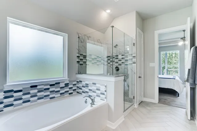 $739,900 | 3921 Peacock Isle Drive, Dickinson, TX 77539