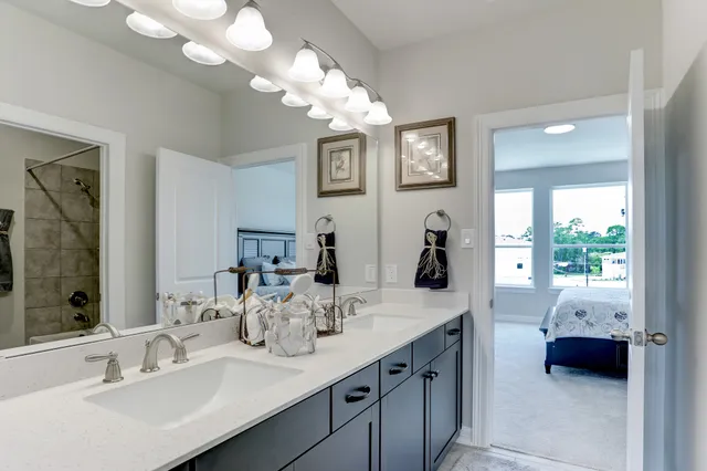 $739,900 | 3921 Peacock Isle Drive, Dickinson, TX 77539