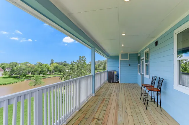 $739,900 | 3921 Peacock Isle Drive, Dickinson, TX 77539